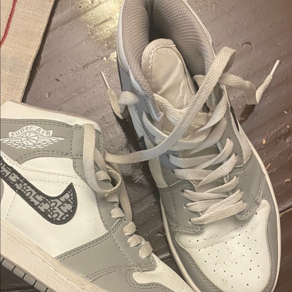 Jordan Classic Gray and White Sneakers - Picture 6 of 7